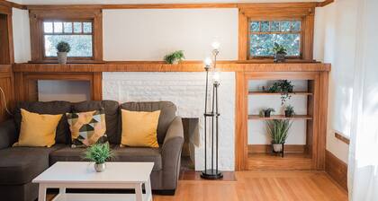 425A- Upper 2B1B Unit Gated Parking near Bart & FW, shops and restaurants