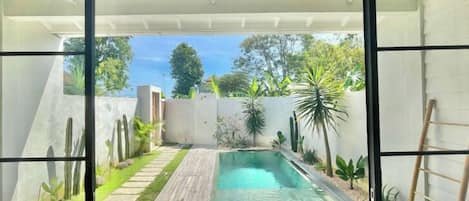 Kolam renang outdoor