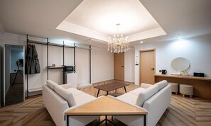 Suite room | Free WiFi, bed sheets - H Avenue Gumi Okgye (Gumi)