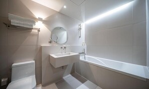 Suite room | Free WiFi, bed sheets