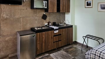 Refrigerador, microondas, cafetera y tetera y licuadora