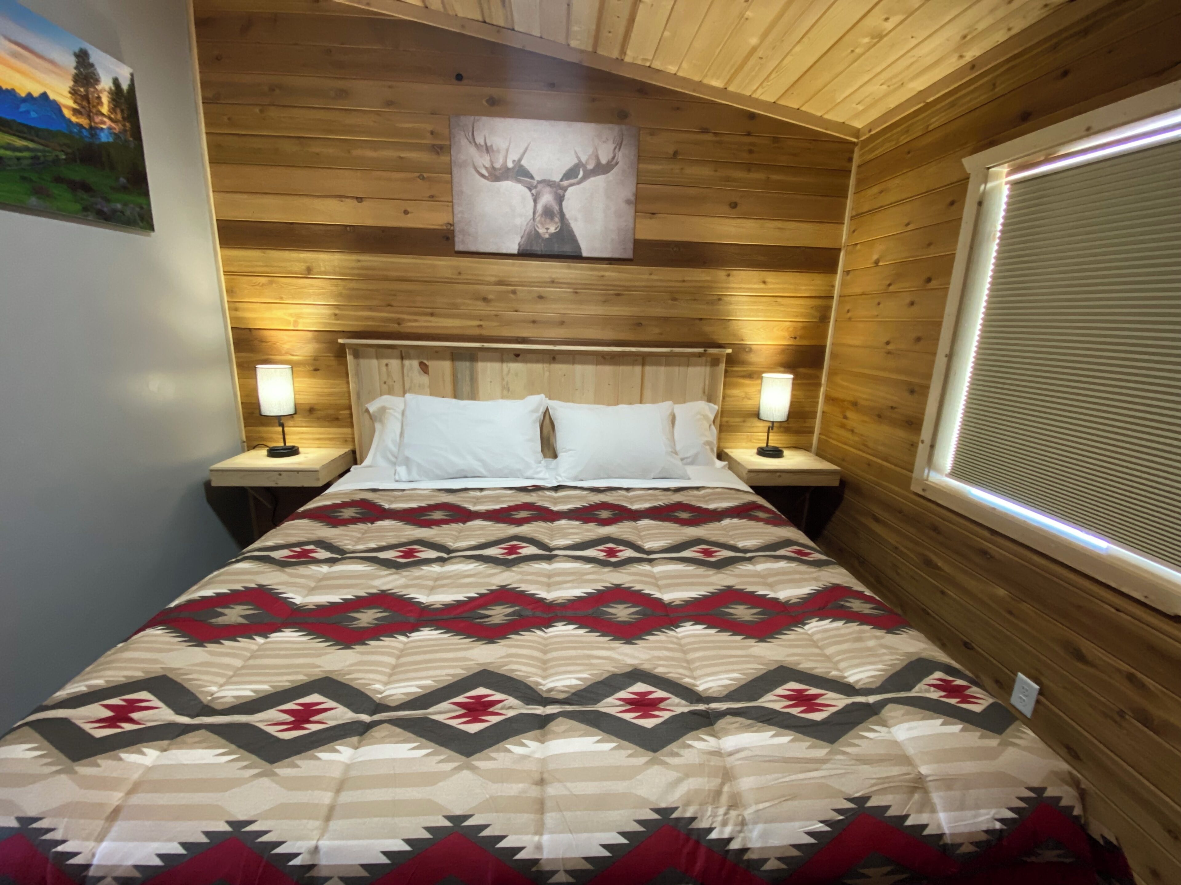 Hard Rock Unit 06* Sleeps 2, King Bed, Wifi, BBQ