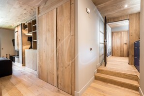 Interior - Montardo (Artíes)