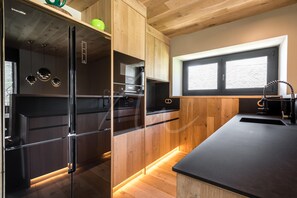 Fridge, microwave, oven, dishwasher - Montardo (Artíes)