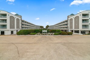 Exterior - Your new happy, condo On Seawall (Galveston)