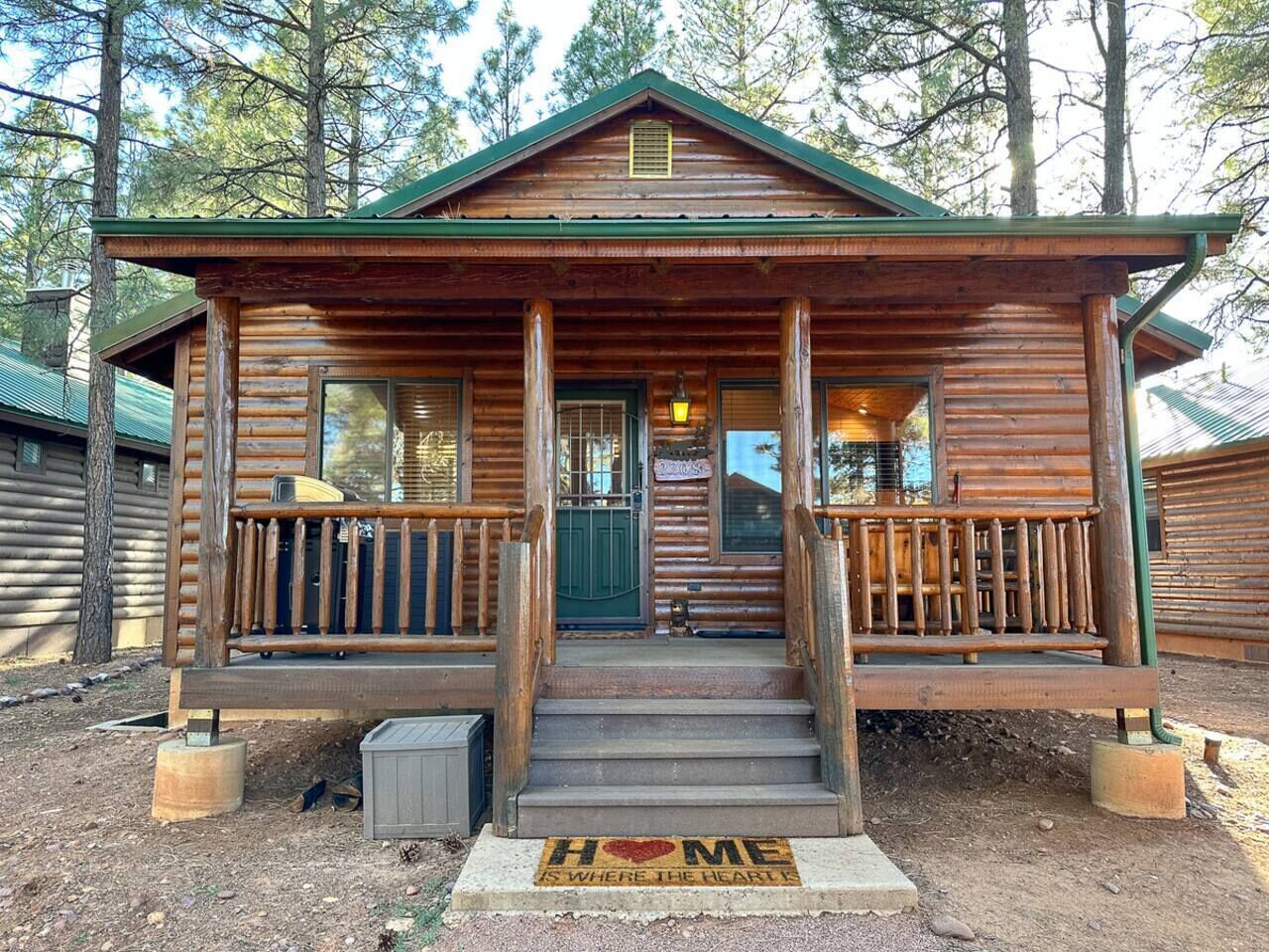 Tegan's Cabin | Cozy pond side retreat