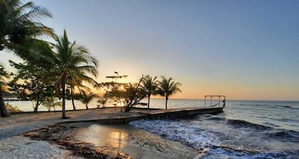Playa Blanca Tarpon Guatemala. Casa de playa privada con todos los servicios.