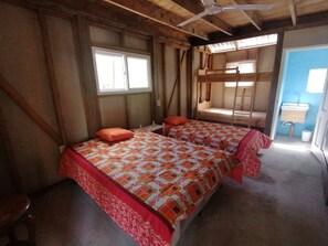 4 bedrooms, WiFi, bed sheets