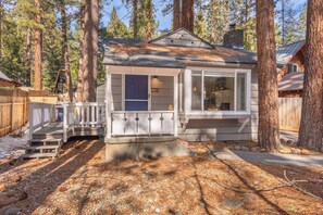 Exterior detail - *New* Cozy Wood Cottage- Kings Beach, walk to lake, private hot tub! (Kings Beach)