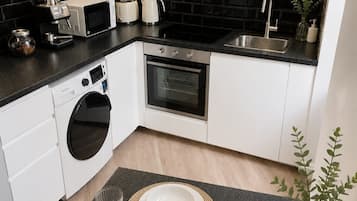 Coffee/tea maker, fridge, microwave, oven