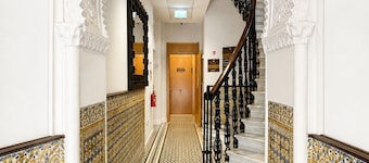 Grand Central House - Deluxe Studio Apartment