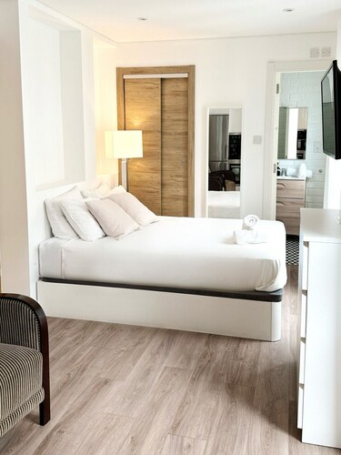 Premium City Centre Studio