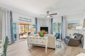 Smart TV, caminetto, videogiochi, libri