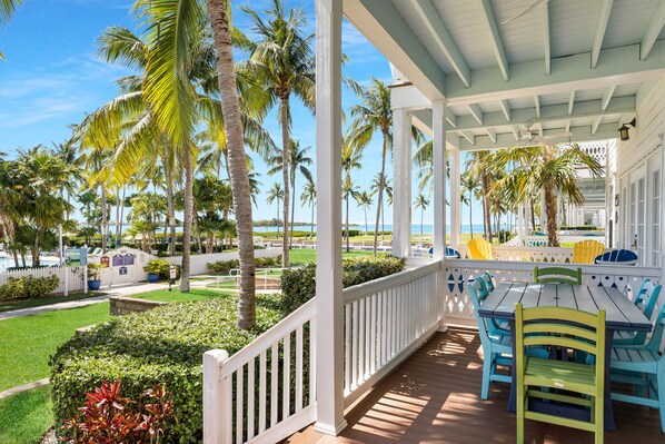 Outdoor dining - Waterfront Luxury Villa (35) with sunset views and boat slip (Marathon)