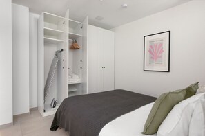 1 habitación, tabla de planchar con plancha, wifi y ropa de cama 