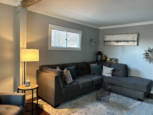 Smart TV, fireplace, DVD player