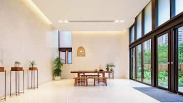 Quầy tiếp tân