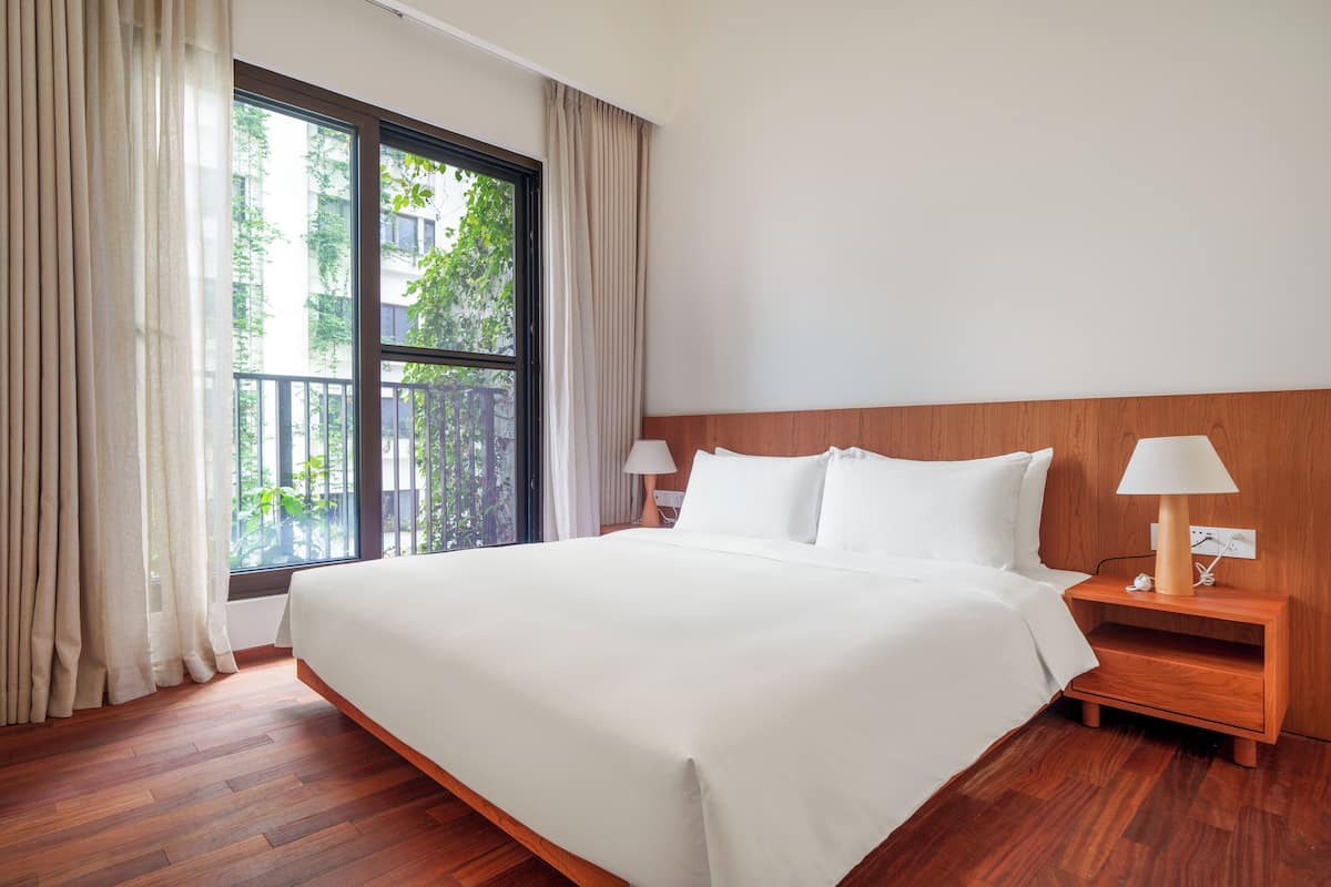 1 bedroom, premium bedding, down comforters, pillowtop beds