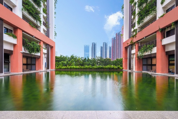 4 outdoor pools, pool umbrellas, sun loungers