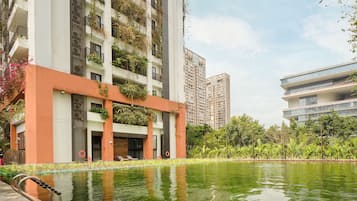 4 outdoor pools, pool umbrellas, sun loungers