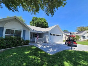 Exterior - Fairway Haven with Golf Cart (The Villages)