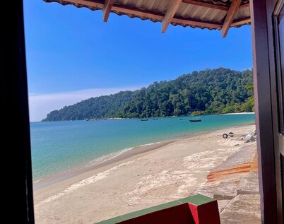 Pangkor Rimba Kem Teluk Nipah