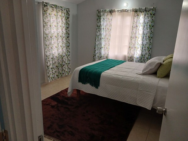 2 多间卧室、熨斗/熨衣板、旅行婴儿床、WiFi