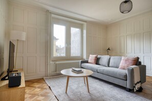 TV, stereo - Blueground | Enge, w/d, near central market (Zurich)