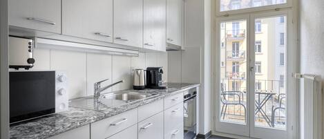 Fridge, microwave, oven, stovetop