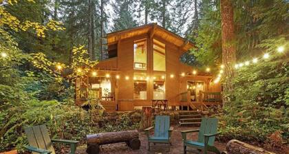 ZigZag Basecamp: Indoor Hot Tub, Forest Views