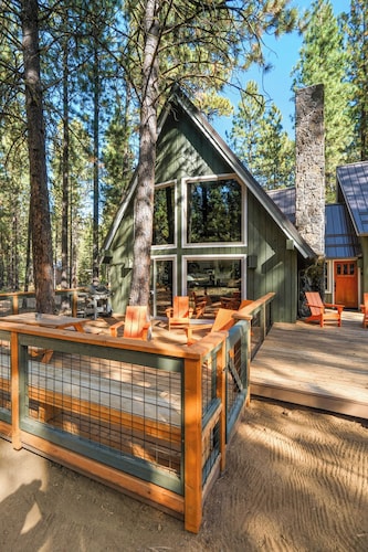 Spring Home 6 Cozy 4BR Cabin in Black Butte Ranch