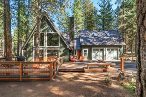 Terrace/patio - Spring Home 6 Cozy 4BR Cabin in Black Butte Ranch (Sisters)