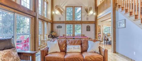 Fernseher, Kamin, Videospiele, Bücher