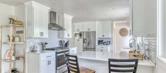 Two acres Home Hot tub, Pool table and Game room