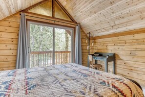 3 bedrooms, iron/ironing board, travel cot, WiFi
