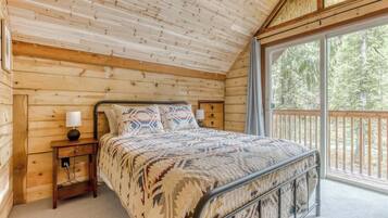 3 bedrooms, iron/ironing board, travel crib, WiFi