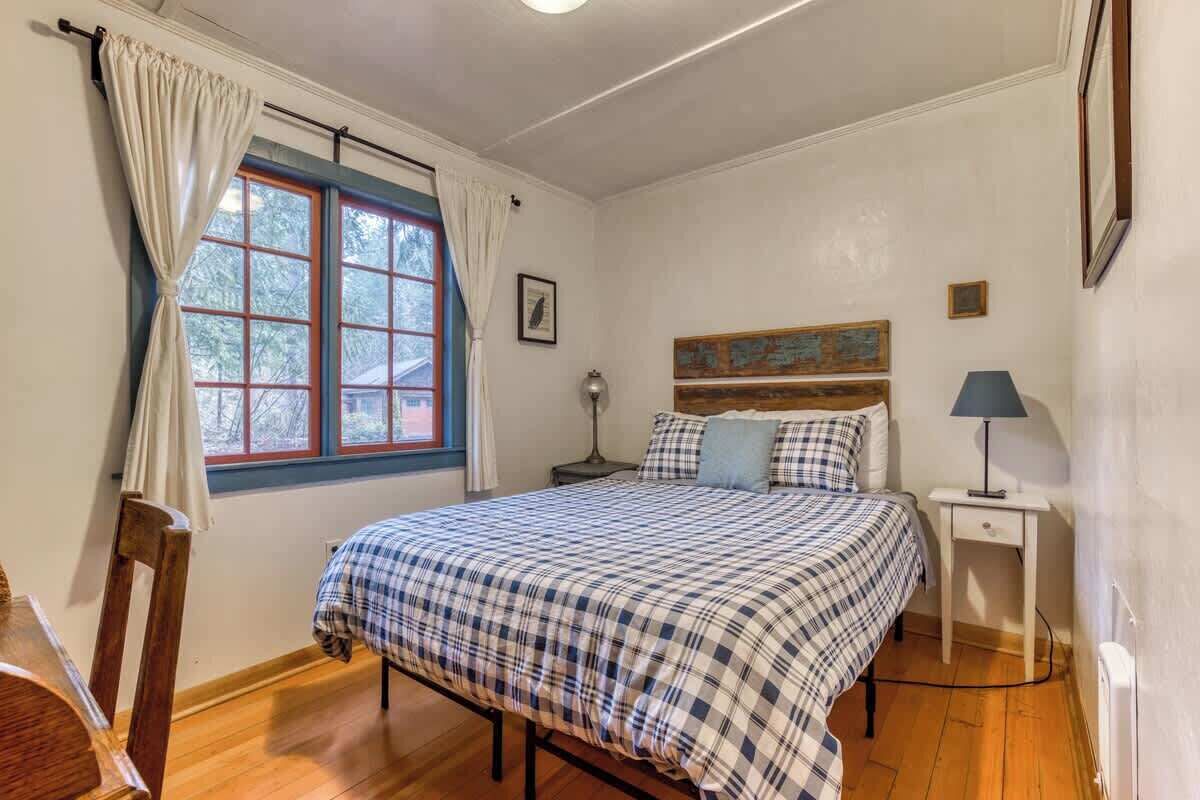 2 slaapkamers, een strijkplank/strijkijzer, reisbedje, wifi