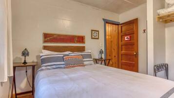 2 soverom, strykejern/-brett, reiseseng for barn og wi-fi