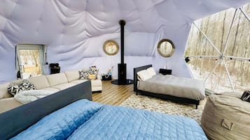 1 habitación y ropa de cama
