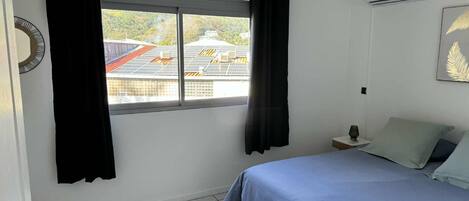 1 habitación, tabla de planchar con plancha, wifi y ropa de cama