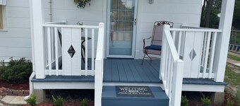 Cozy Cottage on the bay near Lake Verret. Great for all water sports and fishing