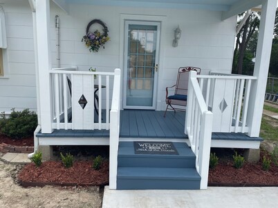 Cozy Cottage on the bay near Lake Verret. Great for all water sports and fishing