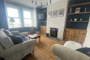 TV, fireplace, stereo