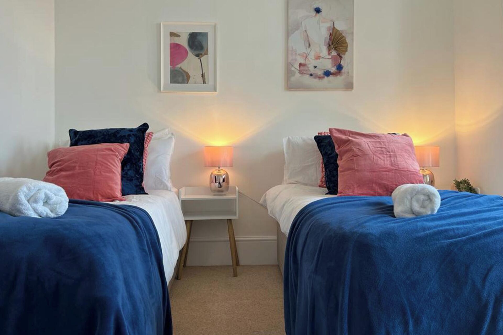 2 makuuhuonetta, silitysrauta/-lauta, Wi-Fi, vuodevaatteet