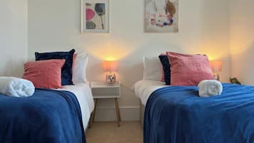 2 makuuhuonetta, silitysrauta/-lauta, Wi-Fi, vuodevaatteet