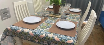 Seaview 2 Bedroom House Sleeps 5 -Pets Ok -WiFi