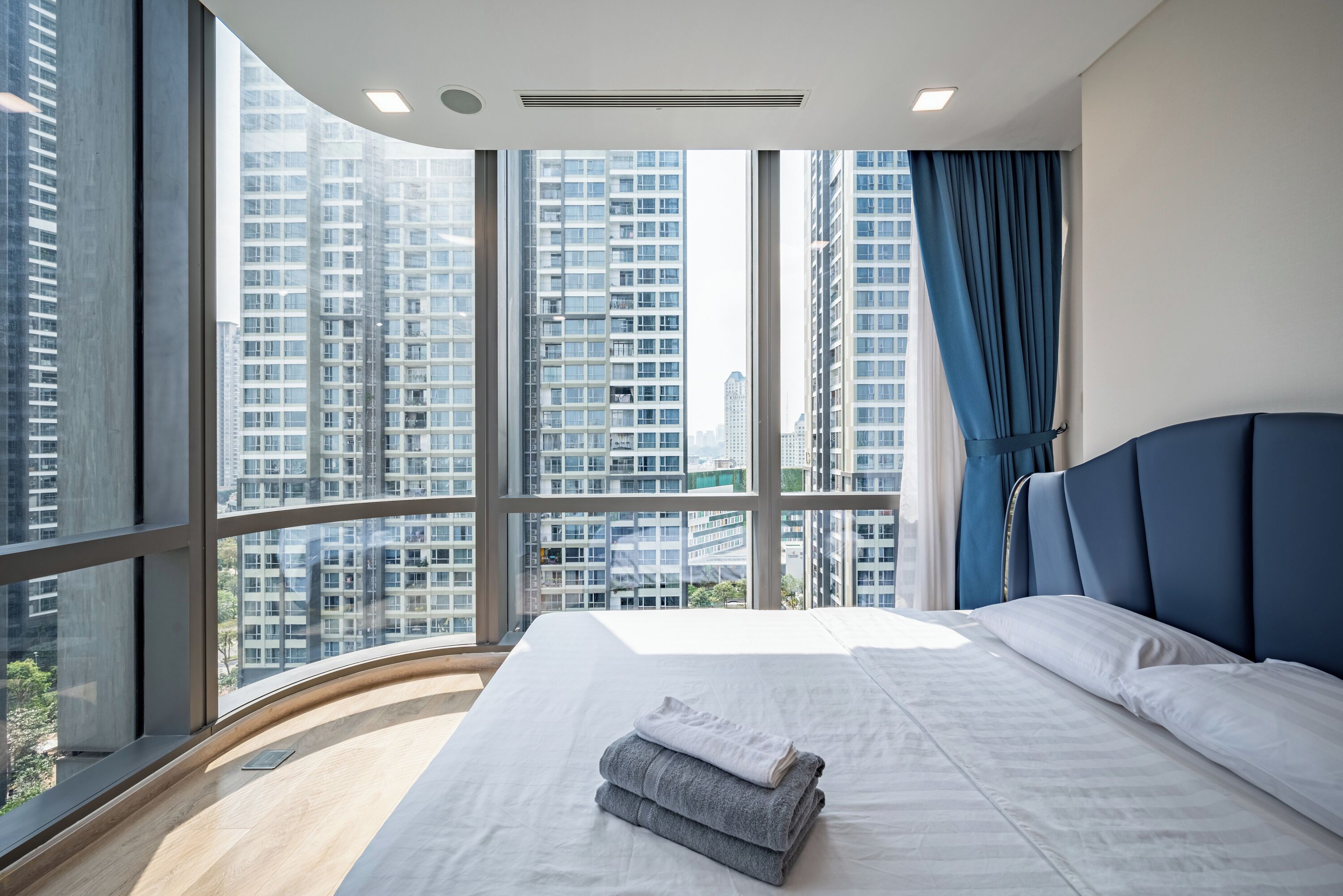 Apartamento superluxo, 3 quartos, vista para a cidade | Lençóis italianos Frette, roupas de cama premium, edredons de pluma