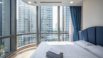 Apartamento superluxo, 3 quartos, vista para a cidade | Lençóis italianos Frette, roupas de cama premium, edredons de pluma