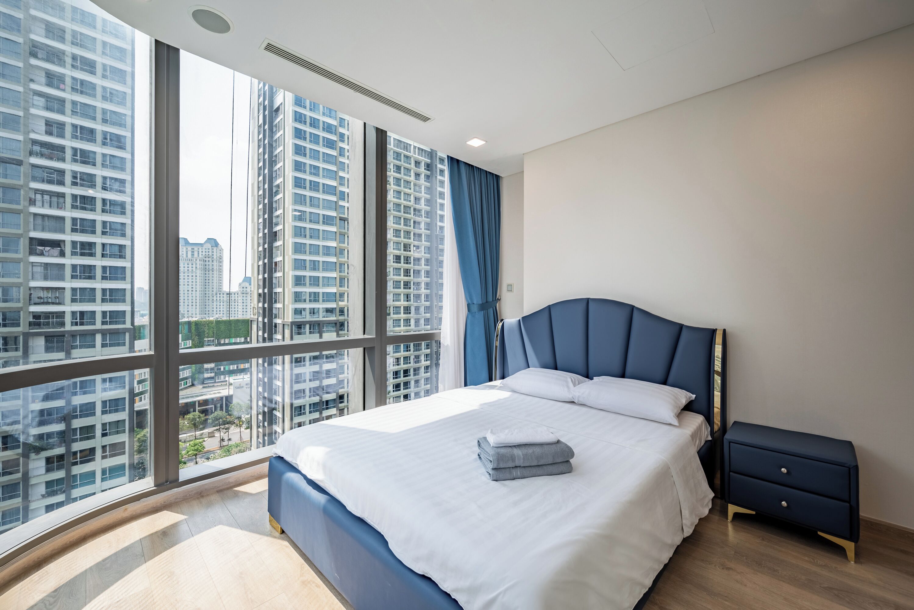 럭셔리 아파트, 침실 3개, 시내 전망 | 이탈리아 프레떼 시트, 고급 침구, 오리/거위털 이불, 필로우탑 침대