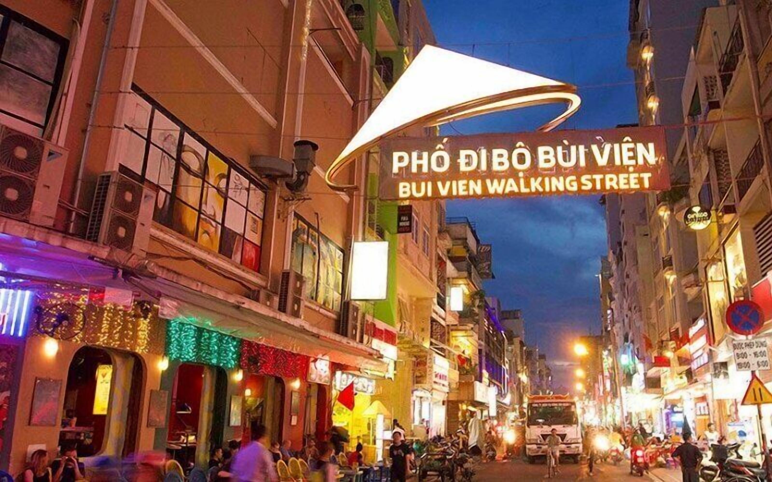 A busy street scene with a sign for "PHO DI BO BUI VIEN BUI VIEN WALKING STREET".